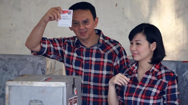 Sidang perceraian Ahok-Vero ditunda karena saksi tidak penuhi panggilan pengadilan. Jika pekan depan saksi tak datang, sidang langsung masuk tahap kesimpulan.