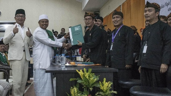 Sejumlah artis dan seniman mengungkapkan dukungan mereka kepada paslon Ridwan Kamil-Uu Ruzhanul Ulum pada Pilgub Jabar 2018.
