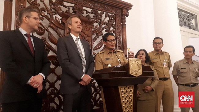 Wagub DKI Sandiaga Uno ingin memajang Buddy Bear --simbol toleransi dari Jerman-- di kawasan Monas yang merupakan ikon Kota Jakarta.