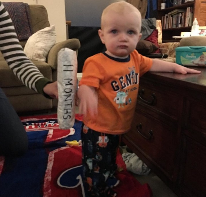 Sejak lahir, tubuh bayi bernama Lucas ini dibandingkan dengan cheesesteak, Bun, sama ayahnya. Lucu deh!