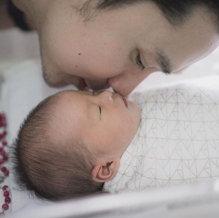 <p>Papa sayang banget sama kamu, Nak. (Foto: Instagram @sandradewi88)</p>