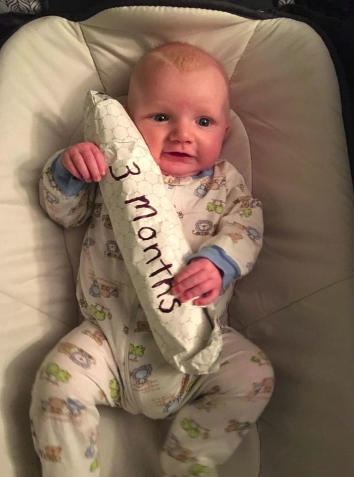 Sejak lahir, tubuh bayi bernama Lucas ini dibandingkan dengan cheesesteak, Bun, sama ayahnya. Lucu deh!