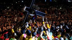 FOTO: Berdesak demi Berkat 'Black Nazarene'