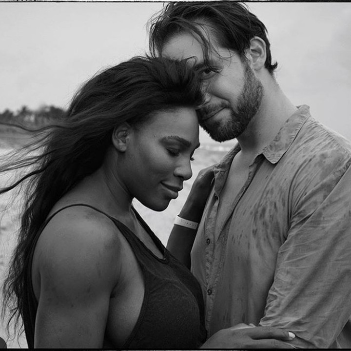 <p>Melihat foto ini nyata banget ada cinta yang begitu besar di antara mereka ya, Bun. Aih, jadi ingat masa-masa awal pernikahan dulu, dunia serasa milik berdua, hi-hi-hi. (Foto: Instagram @serenawilliams)</p>