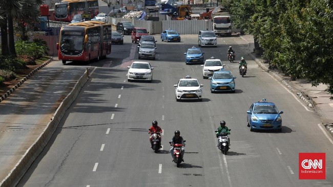 Penerapan ganjil genap di Jakarta diklaim mengurangi kepadatan di jalur protokol. Kendaraan pribadi berkurang dan makin banyak yang menggunakan angkutan umum.