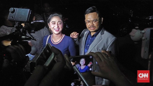Dewi Perssik masih berstatus sebagai saksi dalam perkara yang dilaporkan penjaga palang pintu transjakarta dalam insiden penerobosan jalur busway.