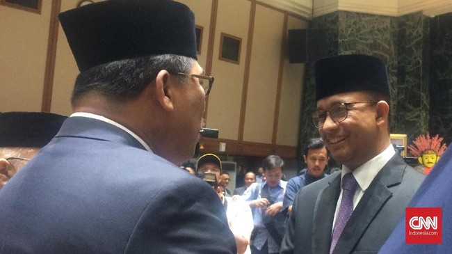 Selain Rustam Effendi, Anies Baswedan juga melantik tujuh pejabat lainnya. Rustam sebelumnya dikenalkan Sandiaga Uno sebagai staf khusus.