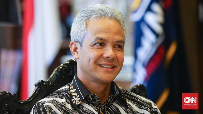 Kuasa hukum Setnov, Maqdir Ismail mengatakan dalam dakwaan eks pejabat Kemendagri, nama Ganjar Pranowo disebut sebagai salah satu penerima duit proyek e-KTP.