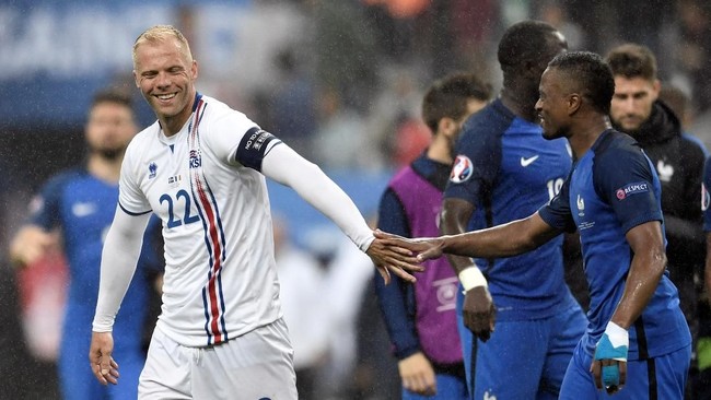Meski sudah tak lagi aktif bermain sepak bola, legenda sepak bola Islandia Eidur Gudjohnsen masih terus menerapkan gaya hidup sehat demi kebugaran tubuhnya.
