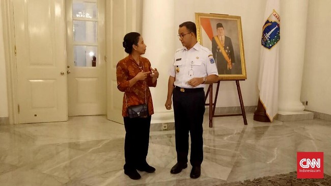 Menteri BUMN Rini Sumarno menyambangi kantor Gubernur DKI Jakarta Anies Baswedan untuk berkoordinasi dalam proyek pembangunan Transit Oriented Development.