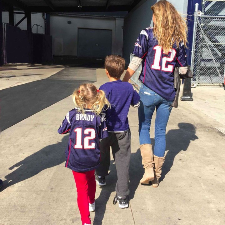 <p>Gisele mengajak kedua anaknya mendukung sang suami nih. (Foto: Instagram/gisele)</p>