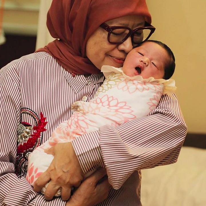 <p>Lagi nguap kayak gini, pipi-nya Gaia makin kelihatan chubby kan. (Foto: Instagram/ @okke_rajasa)</p>