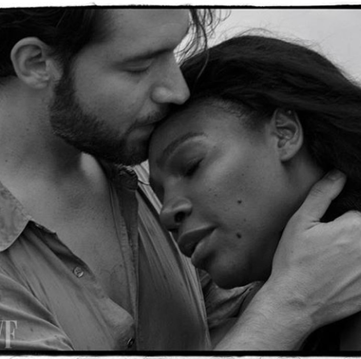 <p>Ini fotonya kayak adegan romantis di film-film ya, Bun? Duh, jadi bikin kangen suami nggak sih? (Foto: Instagram @alexisohanian)</p>