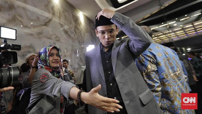 Nama Gubenur NTB Muhammad Zainul Majdi atau Tuan Guru Bajang kerap disebut sebagai salah satu kandidat cawapres oleh lembaga survei untuk Pilpres 2019.