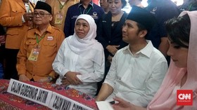 Selawat Badar Iringi Pendaftaran Khofifah-Emil di KPU Jatim