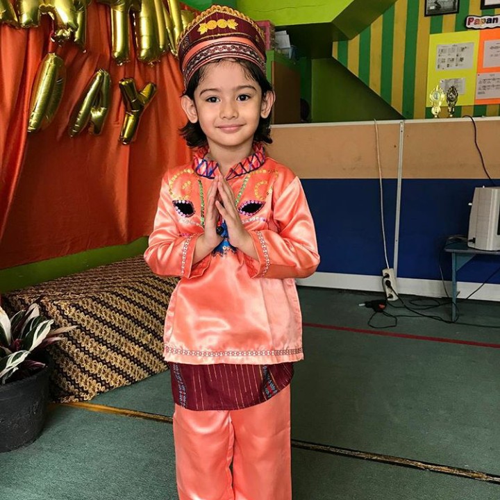 <p>Kalau yang ini waktu perayaan Hari Kartini. Gemas! (Foto: Instagram @kingfaazarafiqasli)</p>