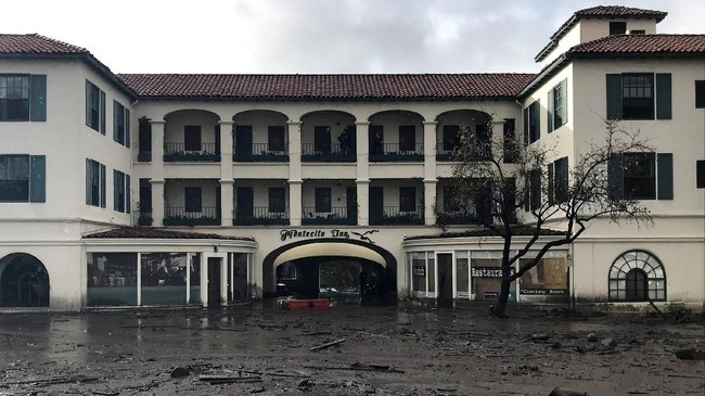 FOTO: Dilanda Longsor, California Bak Medan Perang Dunia