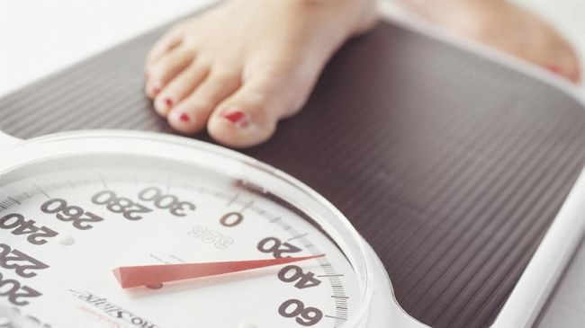 Anda pasti tak ingin berat badan langsung melonjak pascaLebaran. Berikut cara mengatasinya.