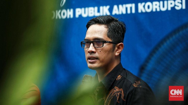 Dudy Jocom, tersangka kasus dugaan korupsi pembangunan kampus IPDN pada 2011 silam, ditahan KPK hari ini demi kepentingan penyidikan.