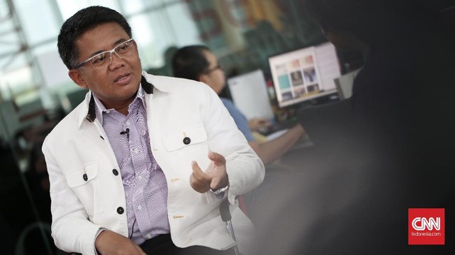 Presiden PKS Sohibul Iman meminta kepolisian mengusut tuntas motif dua polisi aktif menyiramkan air keras ke Novel Baswedan.