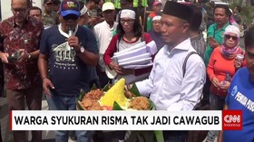 Risma Batal Maju Pilkada, Warga Gelar Selamatan
