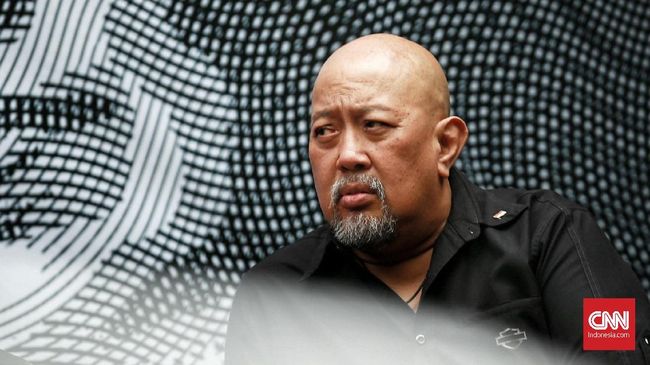 Indro Warkop kini tengah menjalani isolasi dan dalam pantauan dokter. Ia terkonfirmasi Covid-19 pada Selasa 22 Juni 2021 lalu.