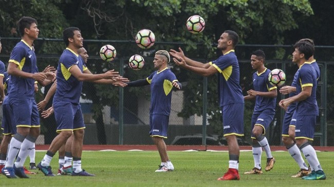 Timnas Islandia akan menjalani pertandingan pertama dengan melawan Indonesia Selection. Tim olahraga CNNIndonesia.com berusaha memprediksi laga malam ini.