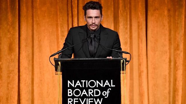 James Franco ditekan oleh Stephen Colbert soal tudingan pelecehan seksual terhadapnya. Kini ia kembali ditanyai oleh Seth Meyers, dan masih menyangkal.
