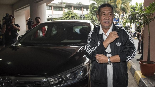 Deddy Mizwar diingatkan politikus Demokrat Ferdinand Hutahaean harus bersiap menghadapi penilaian publik. Deddy harus siap dicap sebagai politikus oportunis.