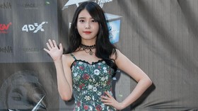 IU Masih Berduka Setahun setelah Kematian Jonghyun 'SHINee'