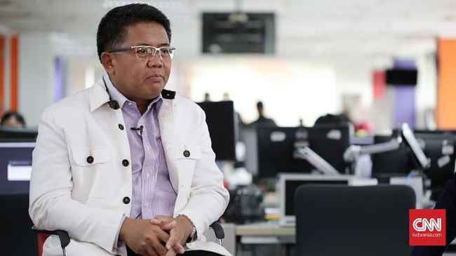 Presiden PKS Sohibul Iman menyebut oposisi perlu membentuk dua poros untuk melawan Jokowi, seperti di Pilgub DKI, guna memaksakan pilpres dua putaran.