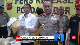 VIDEO: Pabrik Mi Berformalin di Cianjur Digerebek Polisi