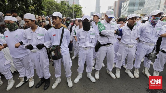 Kemendagri mempertimbangkan suara-suara masyarakat terkait keberadaan ormas, termasuk untuk perpanjangan SKT milik FPI.