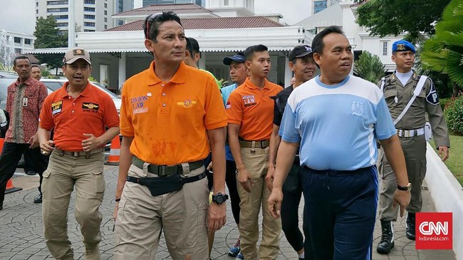 Wagub DKI Sandiaga Uno ingin agar semua rumah ikut asuransi menanggapi kebakaran di Krukut, Tamansari, Jakarta Barat