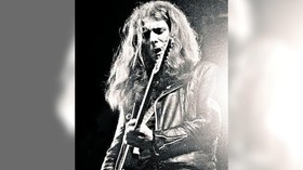 Eddie Clarke Eks Gitaris Motorhead Meninggal Dunia