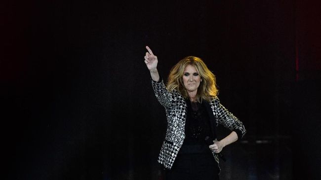 Celine Dion memutuskan menunda dua jadwal konser setelah mengidap flu dan menjalani tes virus corona atau Covid-19.