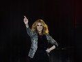 Celine Dion Tunda Konser usai Flu dan Tes Virus Corona