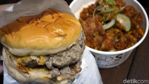 Bros in The Box: Gurih Mantap! Mushroom Burger dan Poutine Berleleh Keju Bros in The Box: Gurih Mantap! Mushroom Burger dan Poutine Berleleh Keju