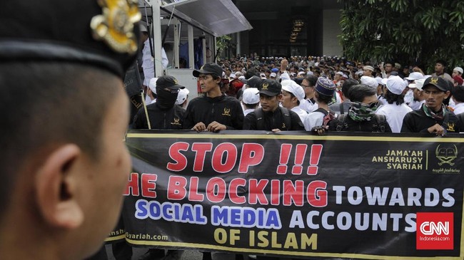 Jika tak lagi digubris pihak Facebook, massa Aksi 121 mengancam akan menyerbu kantor tersebut dan melakukan 'hal-hal yang tidak benar'.