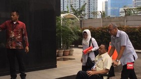 VIDEO: Dokter Bimanesh Penuhi Panggilan KPK
