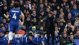 Hadapi WBA, Conte Dibayangi Cerita Pemecatan Pelatih