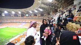 VIDEO: Wanita Arab Kini Bisa Saksikan Sepak Bola di Stadion