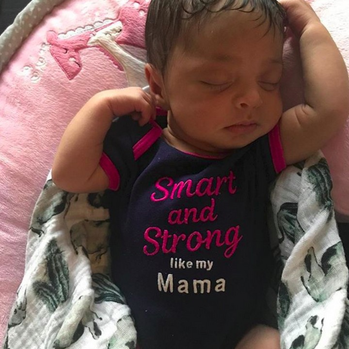 <p>Gaya tidur Olympia yang lain. Tetap lucu kan? (Foto: Instagram/ @olympiaohanian)  </p>