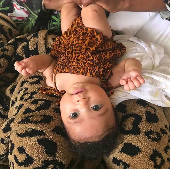 <p>Berpose kayak gini plus pakai baju motif leopard bikin Olympia makin menggemaskan. (Foto: Instagram/ @olympiaohanian)  </p>