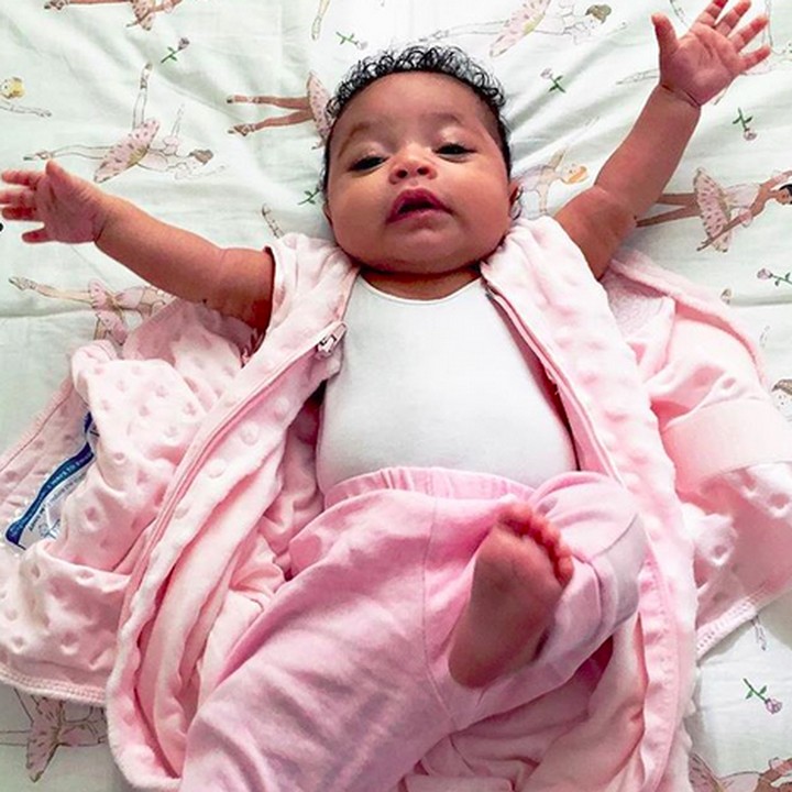 <p>Sebentar ya Om, Tante, Olympia mau peregangan dulu. He-he-he. (Foto: Instagram/ @olympiaohanian)  </p>