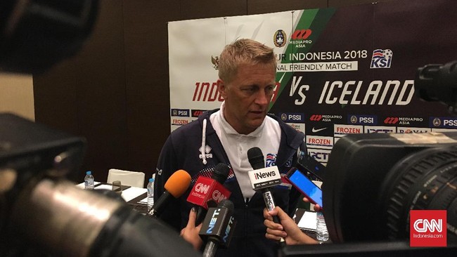 Jika tidak sibuk bersama timnas Islandia, Heimir Hallgrimsson memiliki kegiatan yang cukup menarik untuk seorang pelatih sepak bola.