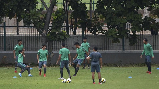Setelah memulangkan tujuh pemain senior, Timnas Indonesia kedatangan empat pemain baru usai pertandingan melawan timnas Islandia.