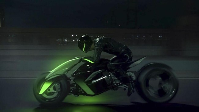 Kawasaki perkenalkan J Concept, sepeda motor roda tiga yang bisa berubah bentuk bak Transformer.