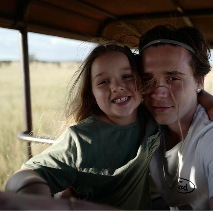 <p>Mau dari anak pertama sampai terakhir semuanya saling sayang. (Foto: Instagram/brooklynbeckham)</p>