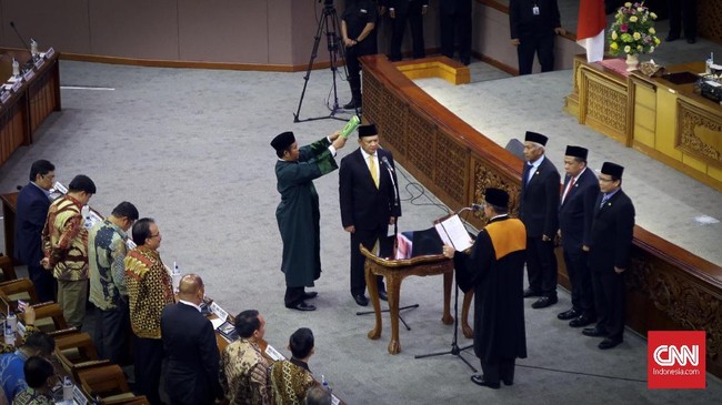 Pemerintah berencana menyisipkan pasal dalam revisi UU MD3 yang dapat mengembalikan sistem pemilihan pimpinan DPR dan MPR berdasarkan perolehan suara terbanyak.